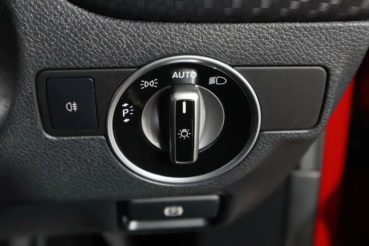 2016-mercedes-benz-a-class-21d-a200d-amg-line-136ps-premiumss-7g-dct-big-34