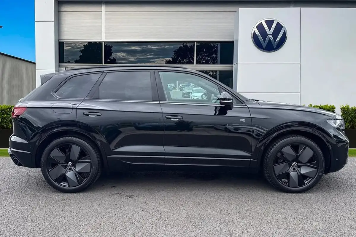 2025-volkswagen-touareg-30tdi-black-edition-286ps-big-2
