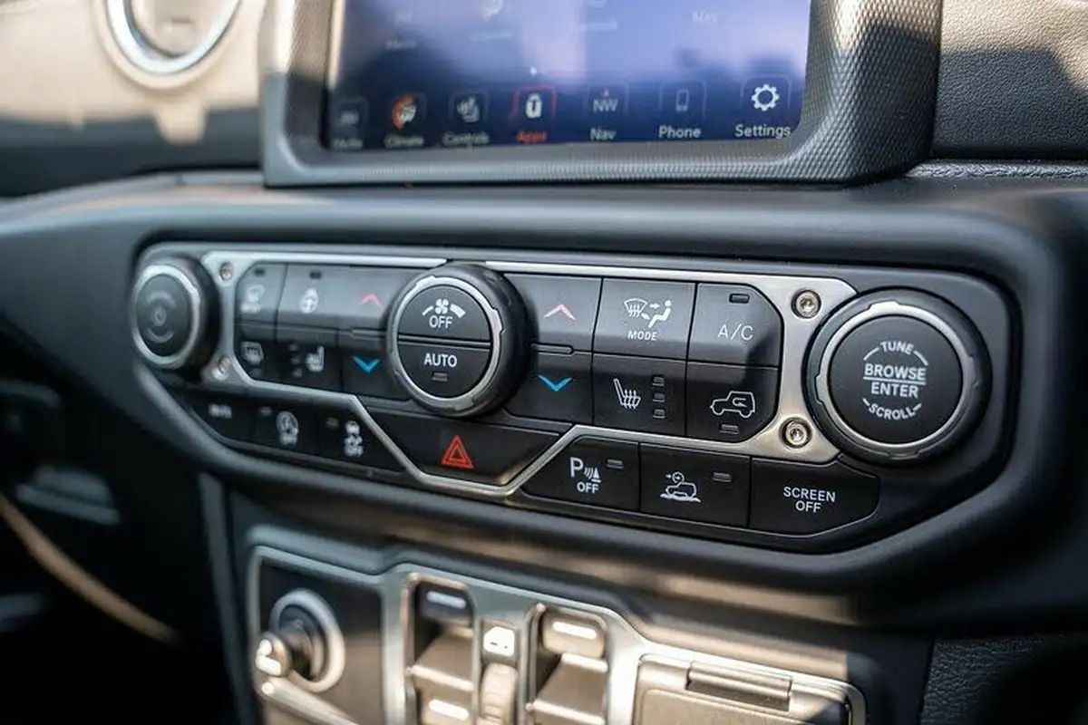 2022-jeep-wrangler-20-gme-sahara-5d-big-53