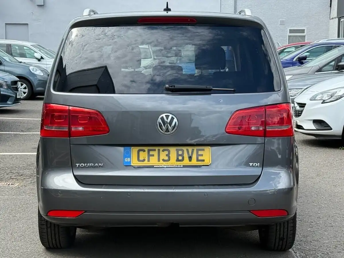 2013-volkswagen-touran-16td-se-big-3