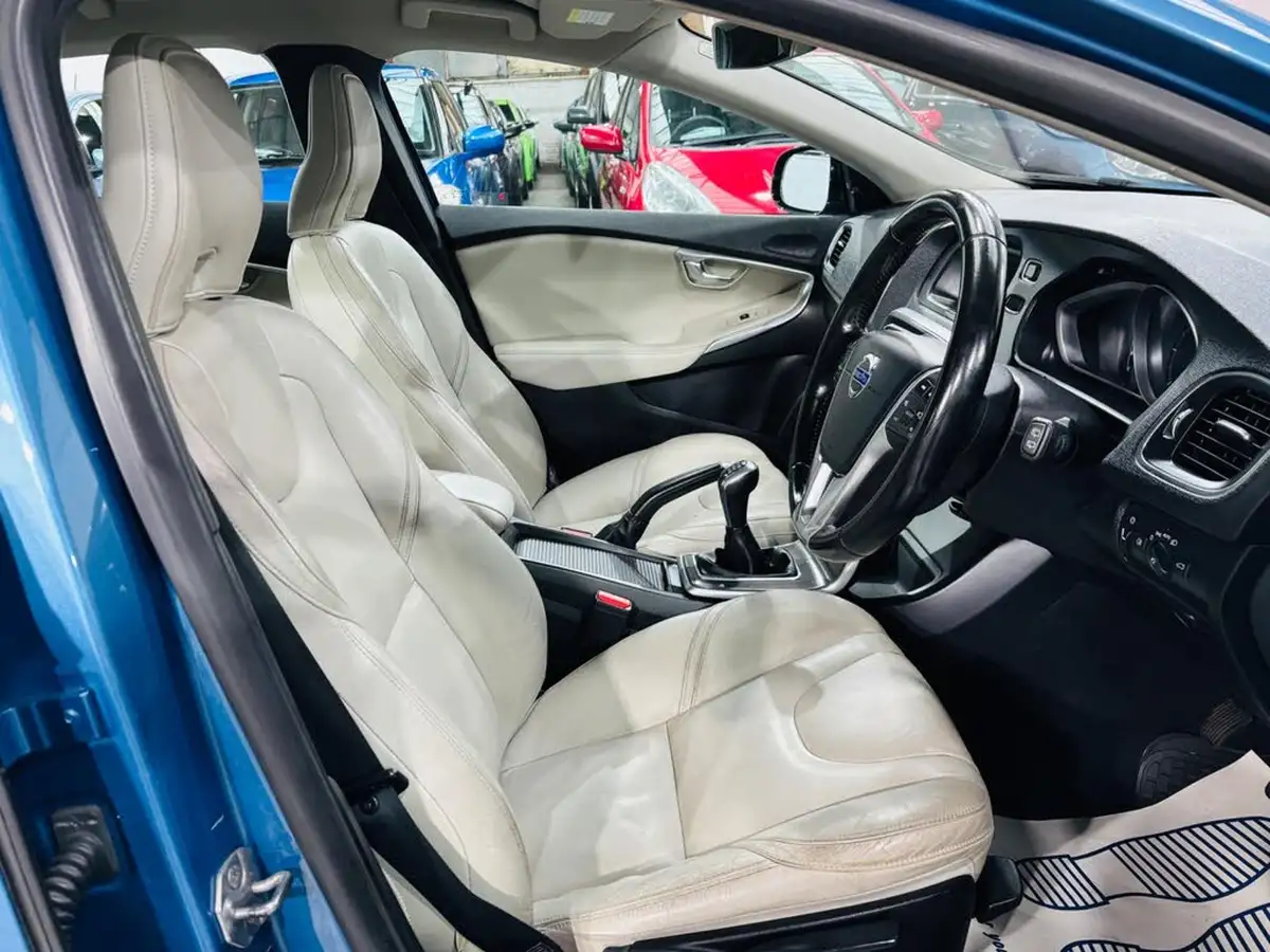 2014-volvo-v40-16td-d2-se-lux-big-11