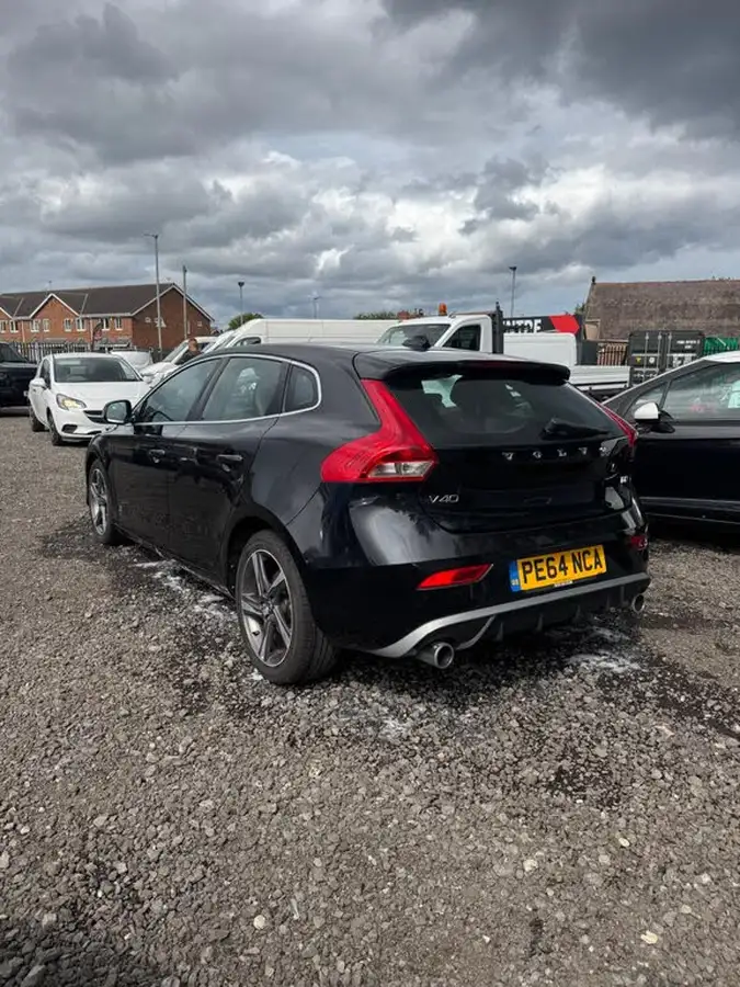 2014-volvo-v40-16td-d2-r-design-nav-big-3