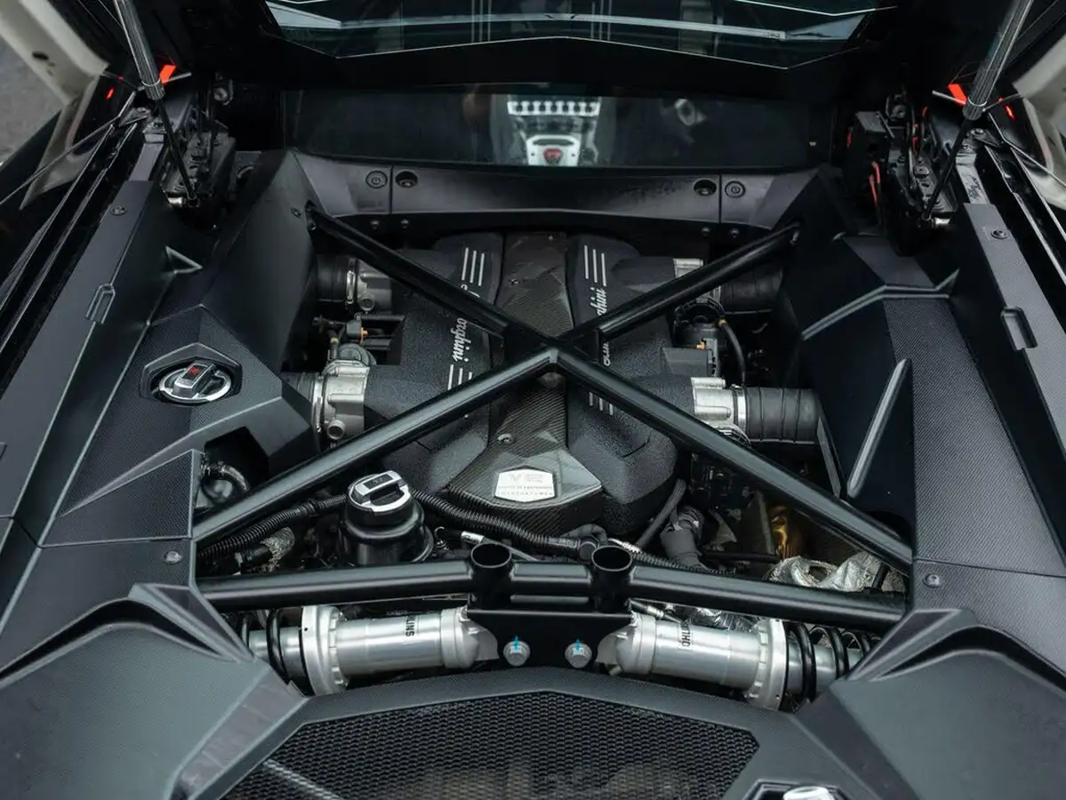 2016-lamborghini-aventador-65-lp-750-4-superveloce-coupe-big-9