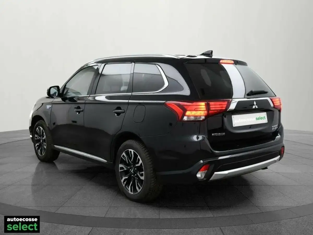 2016-mitsubishi-outlander-20-gx4h-phev-big-3