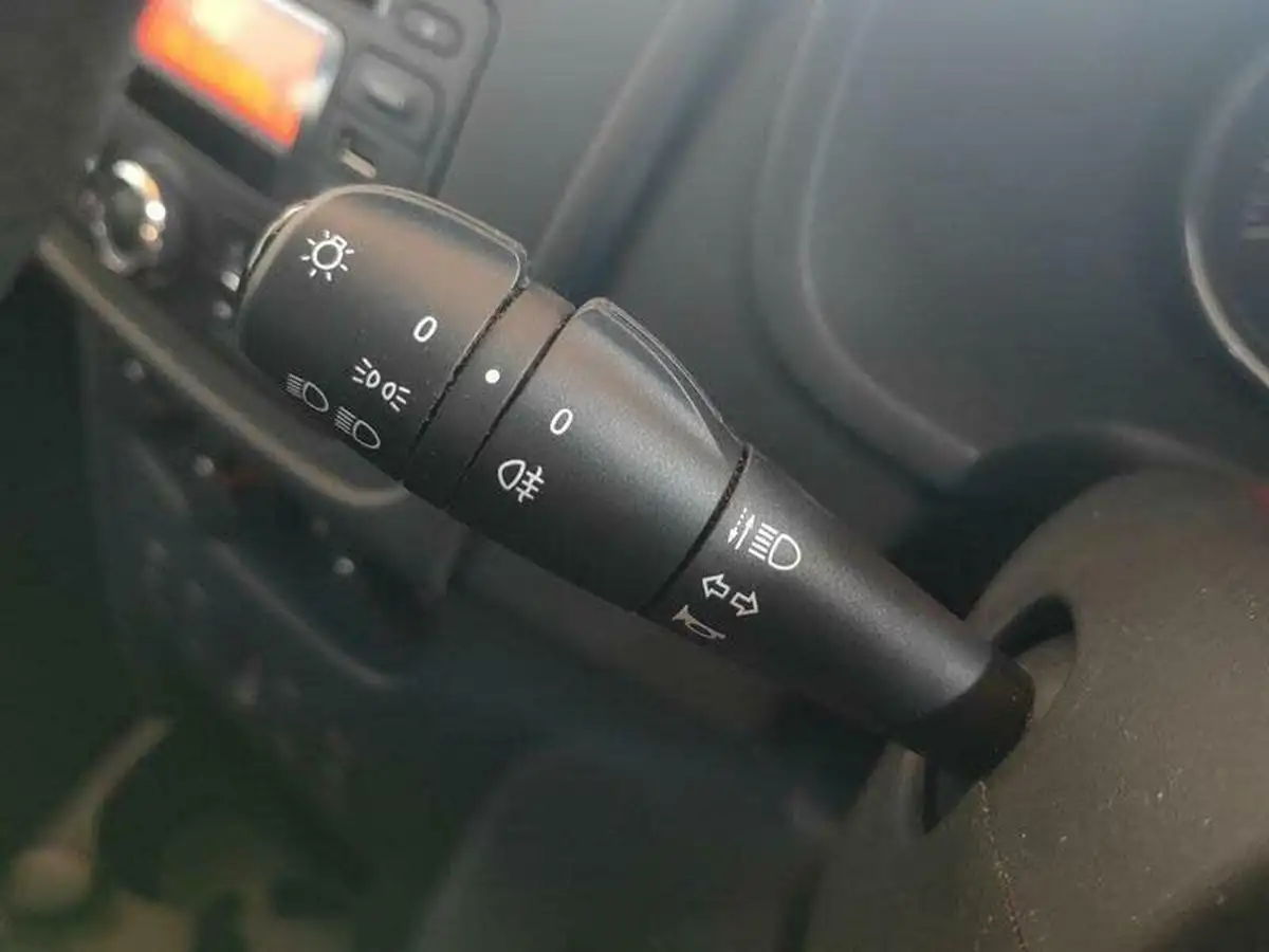 2016-dacia-sandero-12-ambiance-big-28