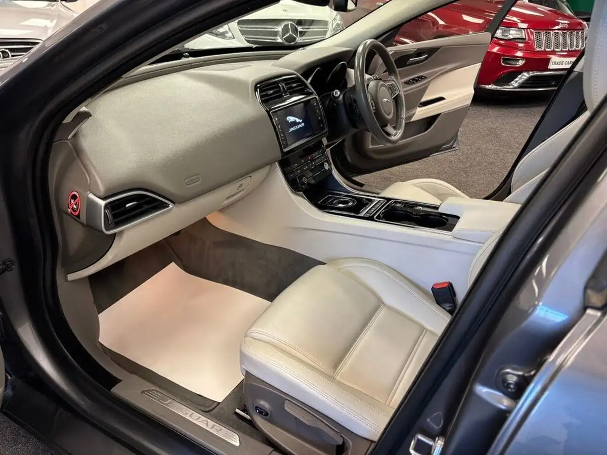 2016-jaguar-xe-20d-prestige-180ps-auto-big-43