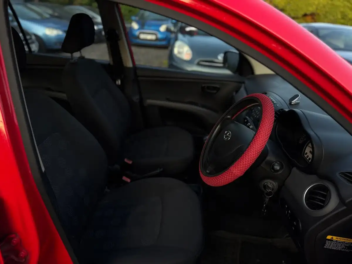 2010-hyundai-i10-12-comfort-76bhp-big-9