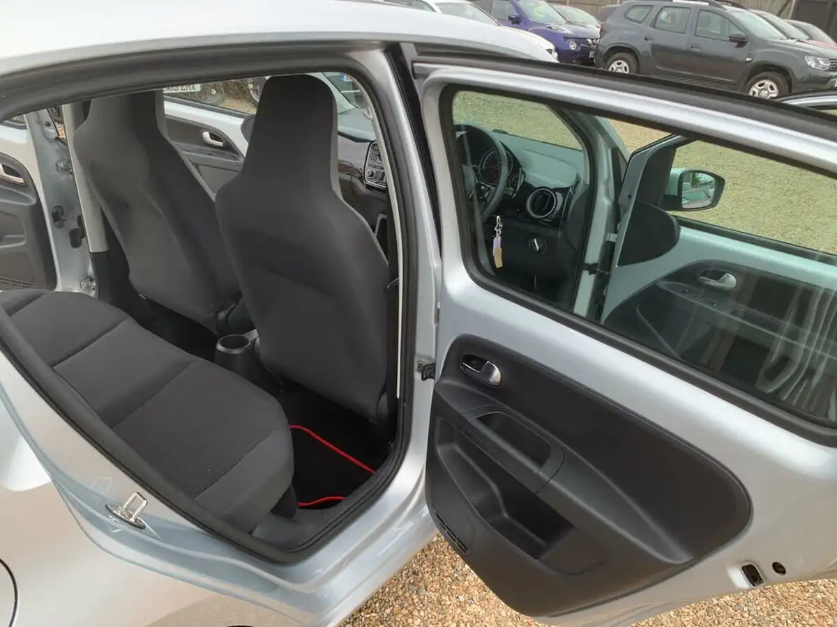 2014-volkswagen-up-10-high-up-5d-asg-big-35