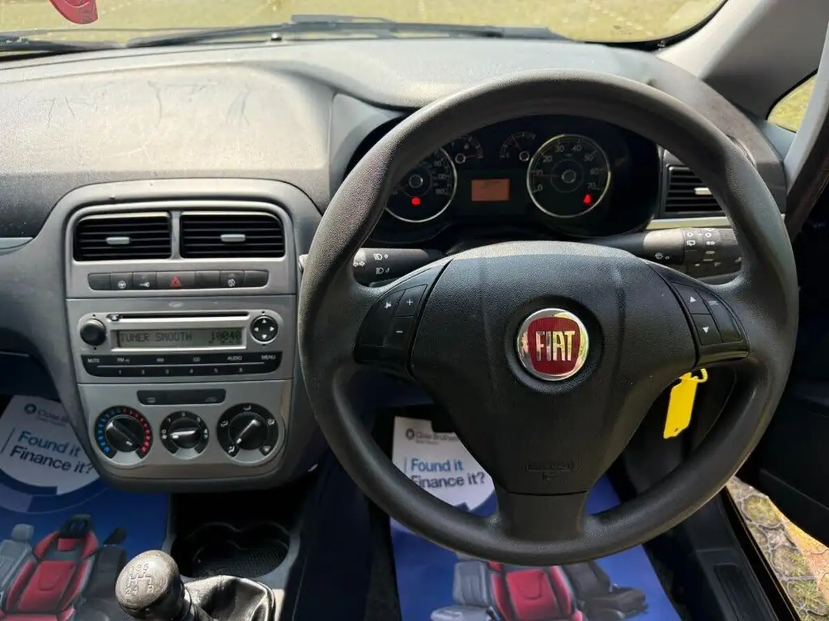2012-fiat-punto-12-pop-3d-big-12