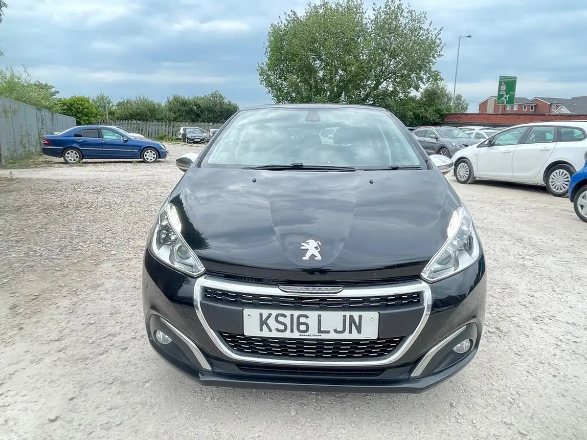 2016-peugeot-208-16bluehdi-allure-75bhp-5d-big-3