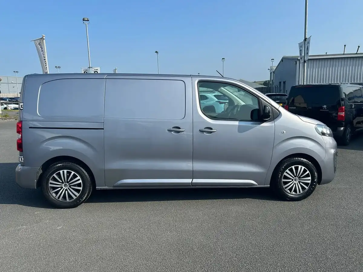 2022-vauxhall-vivaro-15td-2700-l1h1-sportive-120pseu6d-big-10