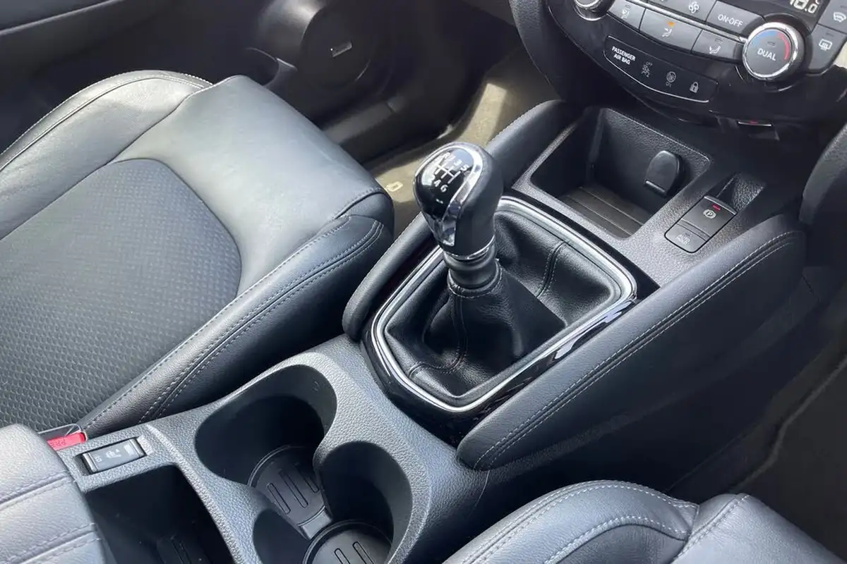 2017-nissan-qashqai-15dci-tekna-big-56
