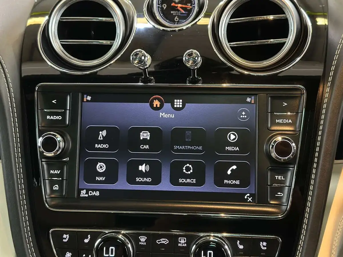 2016-bentley-bentayga-60-w12-big-62