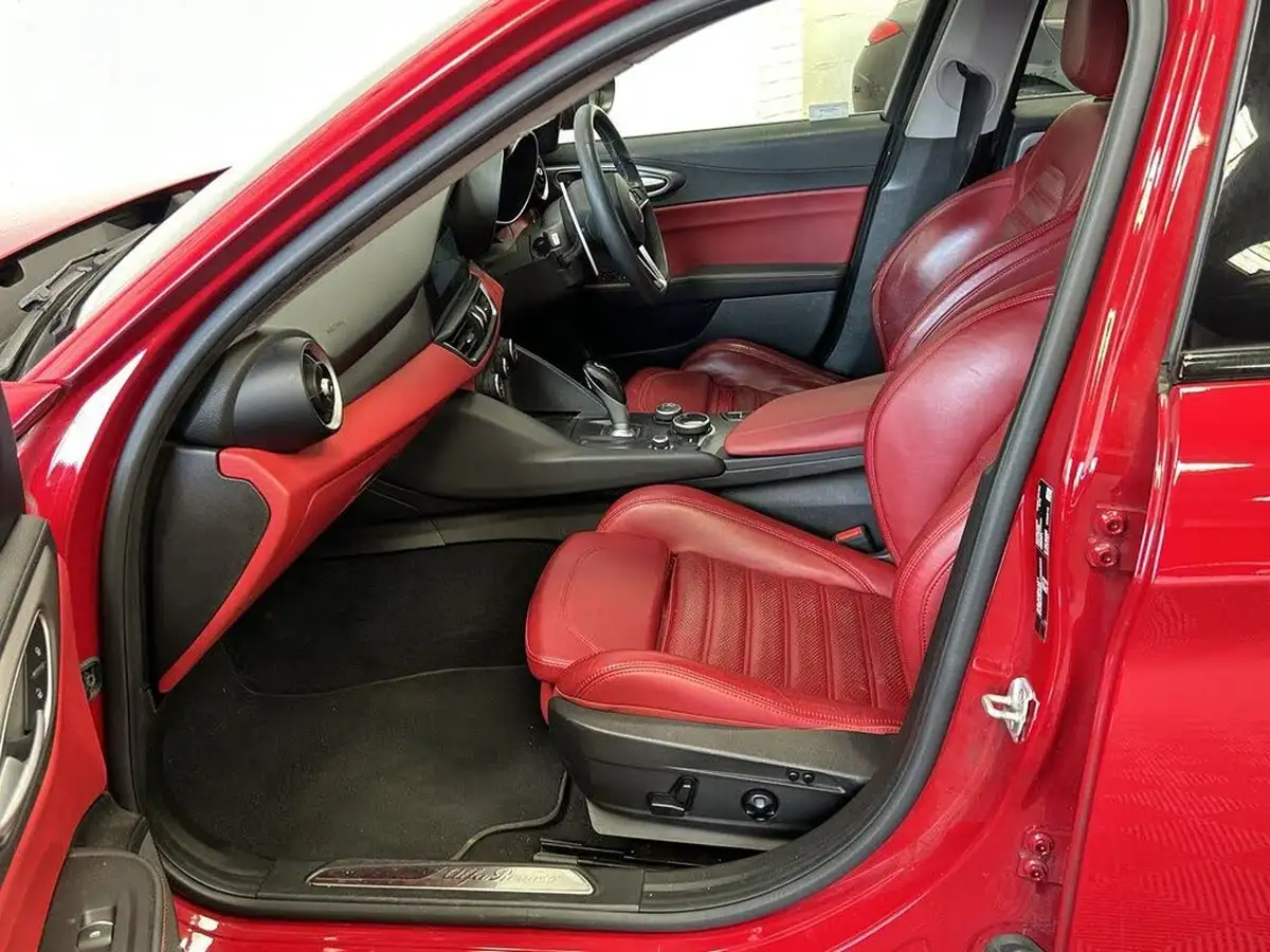 2018-alfa-romeo-giulia-20-veloce-big-55