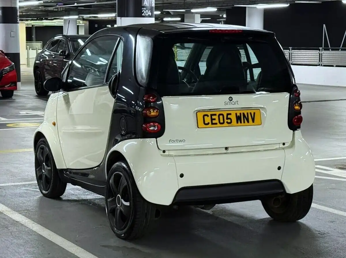2005-smart-smart-07-fortwo-pure-50bhp-hatchback-3d-big-8