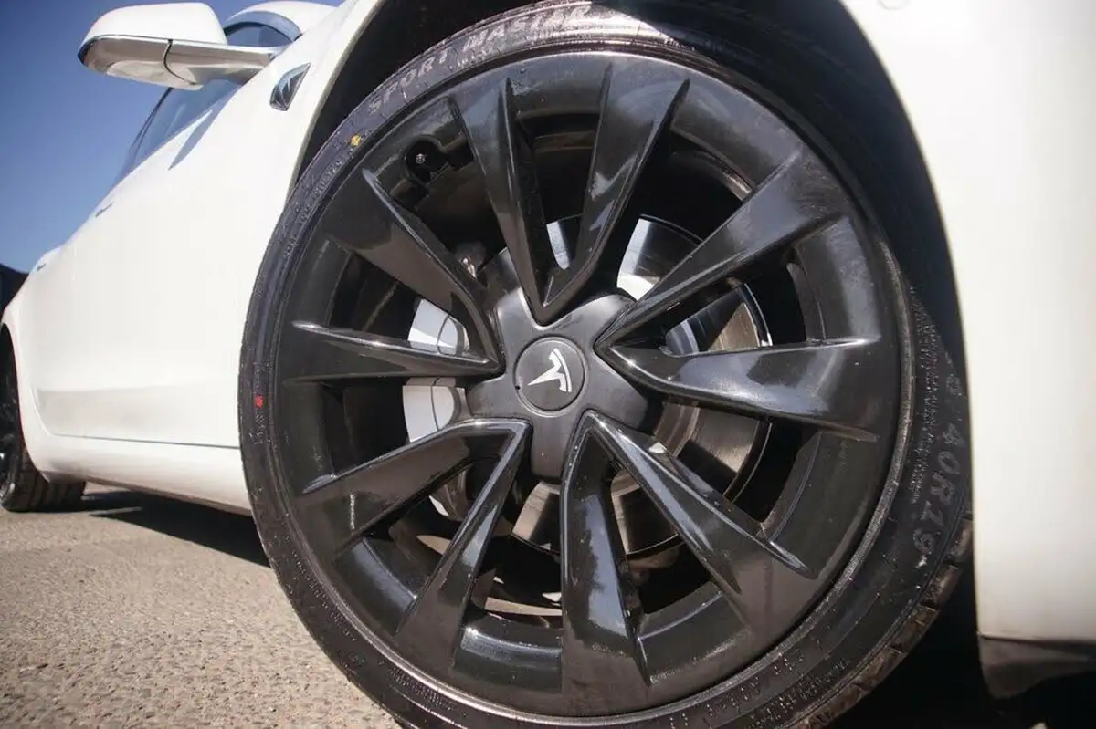 2020-tesla-model-3-e-long-range-big-33