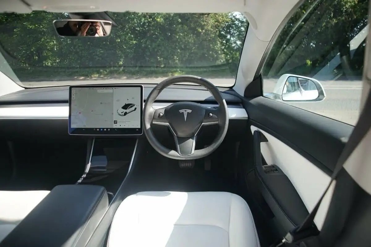 2020-tesla-model-3-e-long-range-big-9