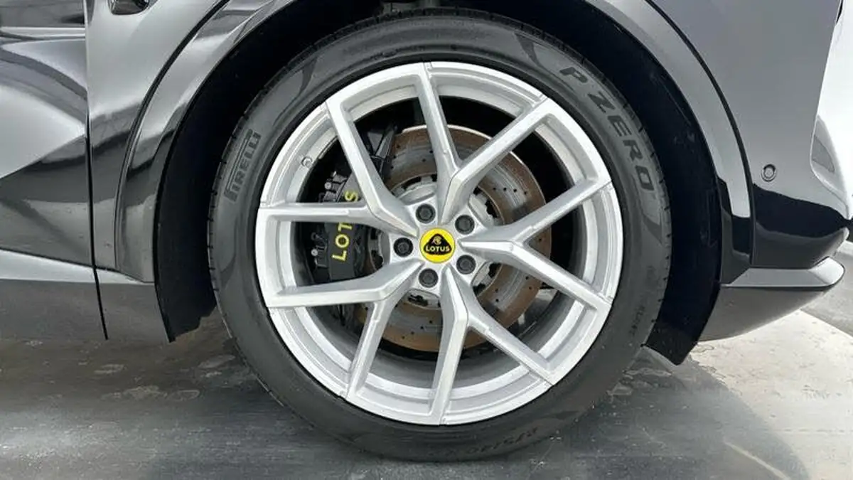 2023-lotus-eletre-e-big-8