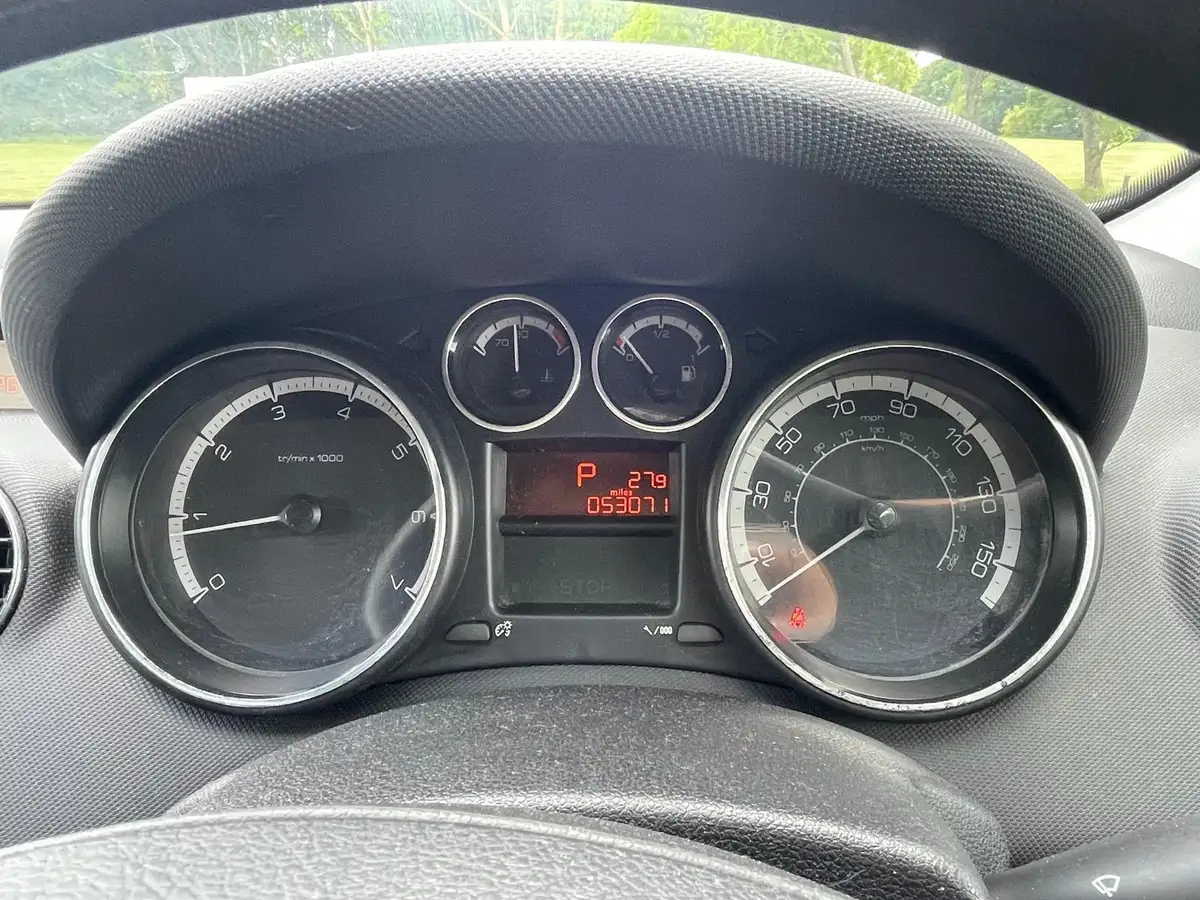 2011-peugeot-308-16-s-vti-auto-big-21