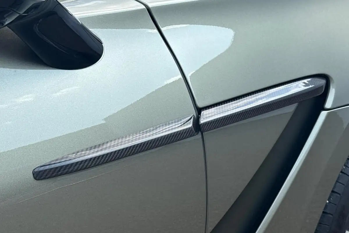 2023-aston-martin-dbx-40-v8-big-8