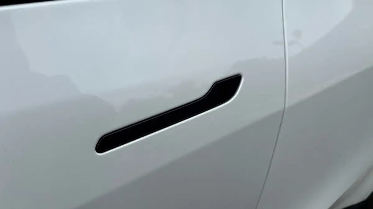 2022-tesla-model-y-e-long-range-big-22