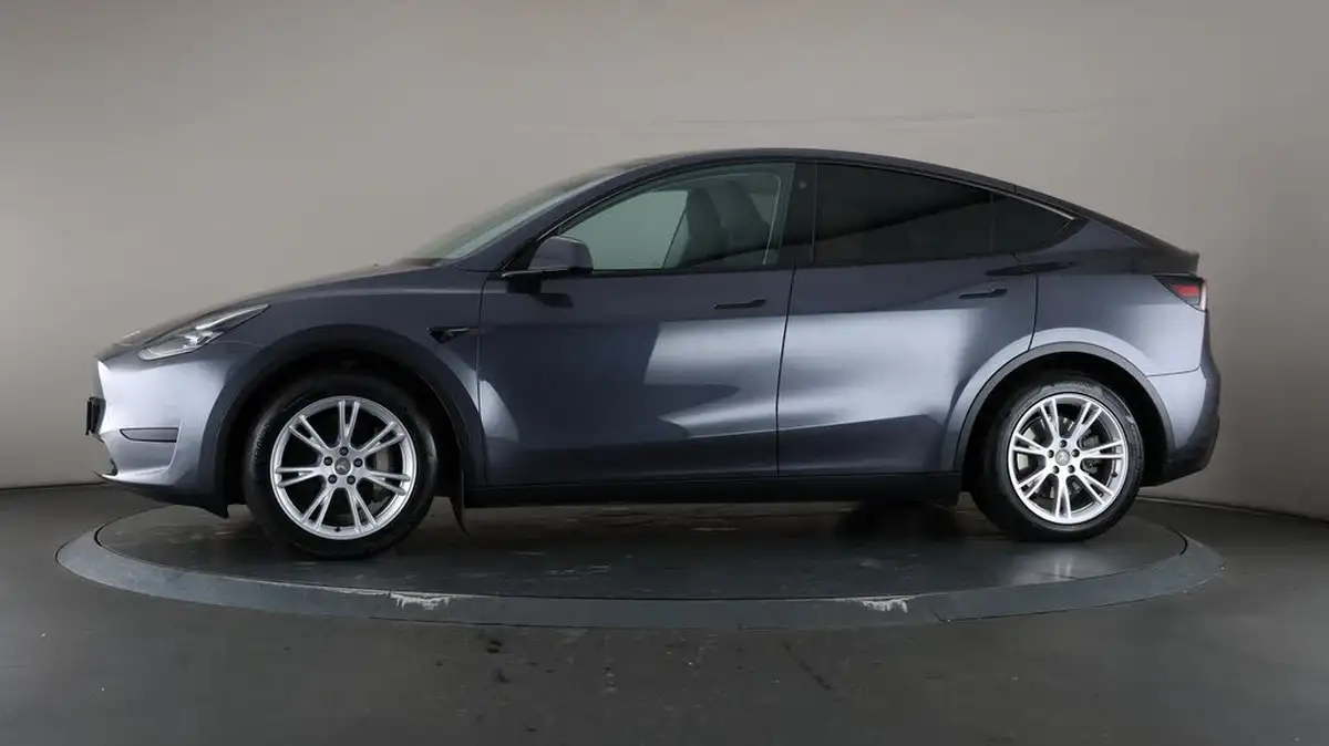 2023-tesla-model-y-e-rwd-big-38
