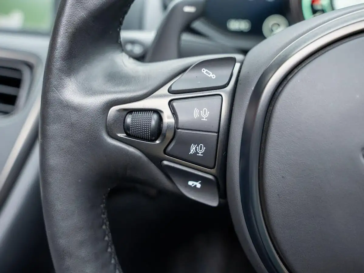 2022-aston-martin-db11-40-v8-volante-528bhp-ss-big-21