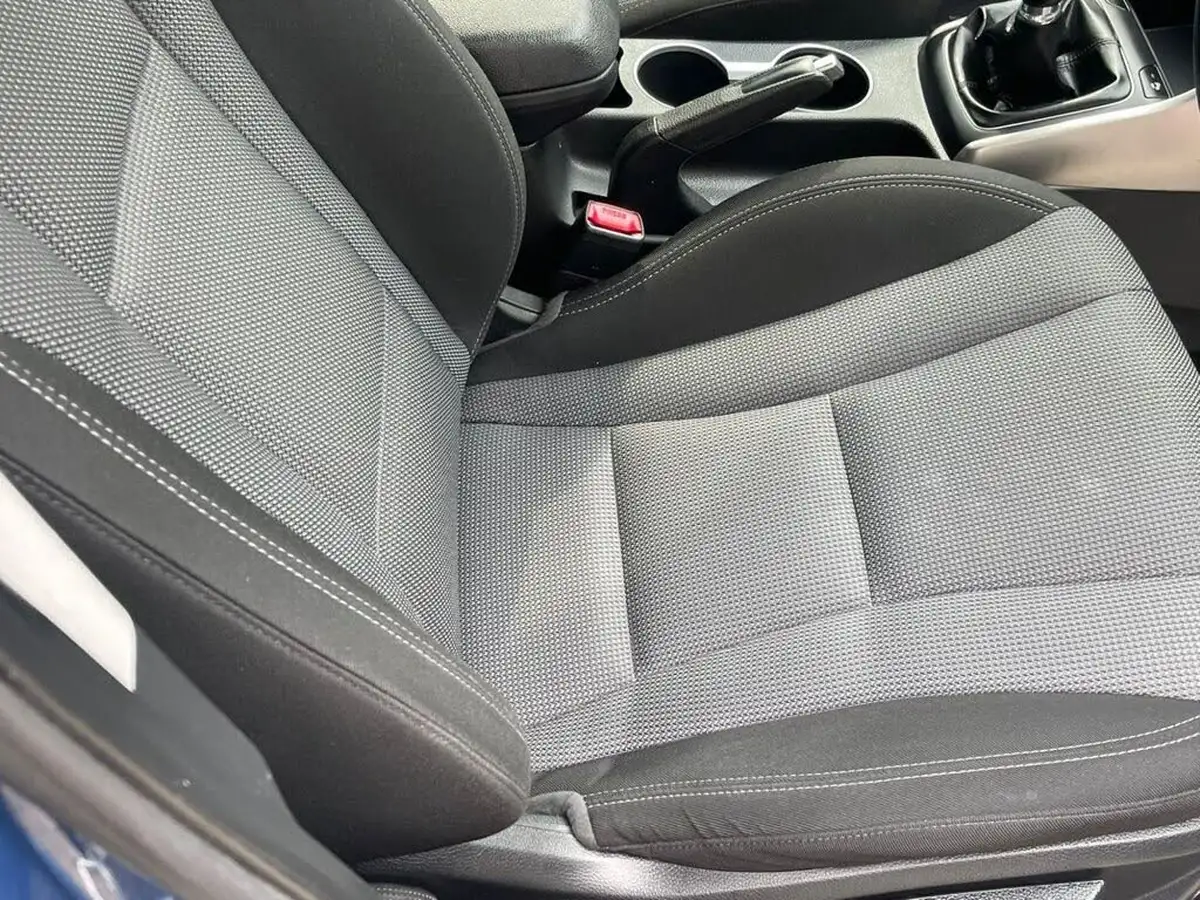 2015-hyundai-i30-16crdi-se-nav-110ps-tourer-big-29