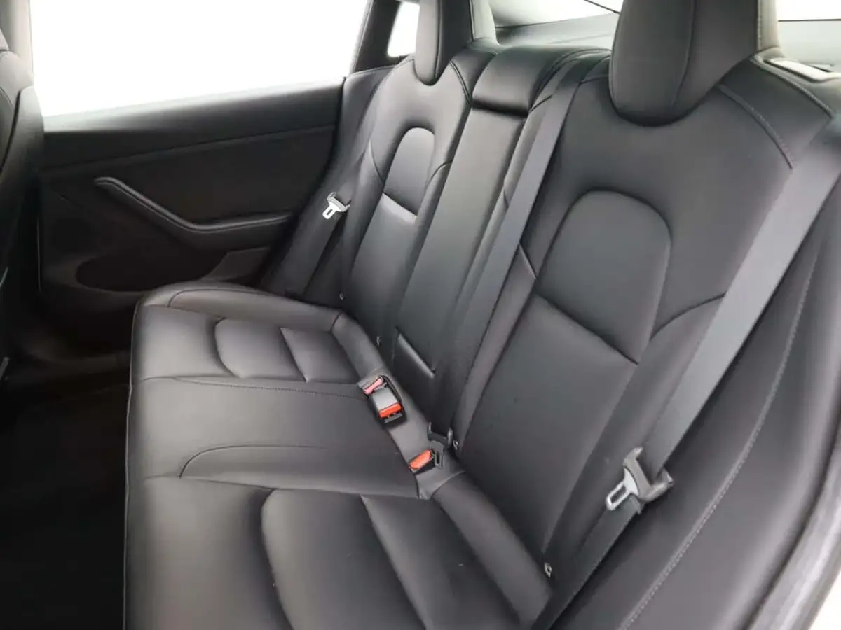 2022-tesla-model-3-e-rwd-big-18