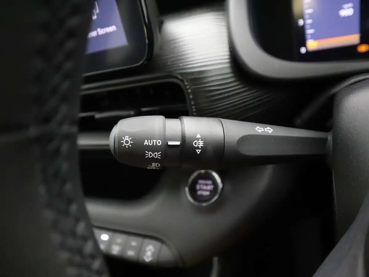 2025-jeep-avenger-12-gse-altitude-big-31