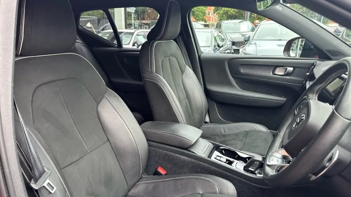 2020-volvo-xc40-15-t3-r-design-geartronic-big-8