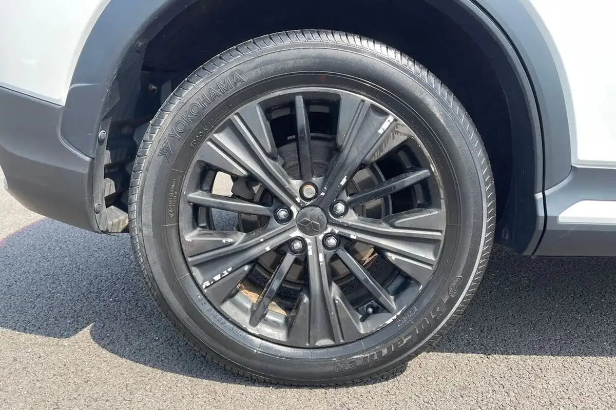 2018-mitsubishi-eclipse-cross-15-4-big-10