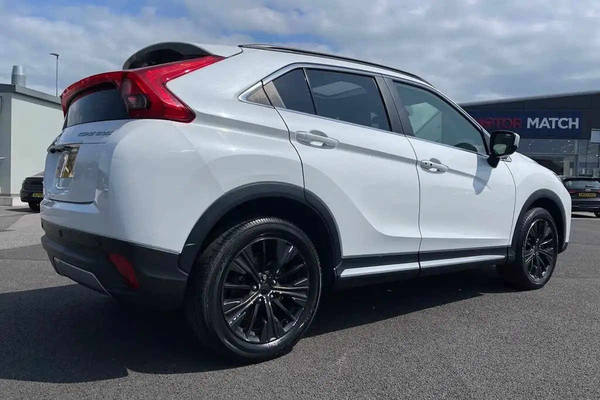 2018-mitsubishi-eclipse-cross-15-4-big-34