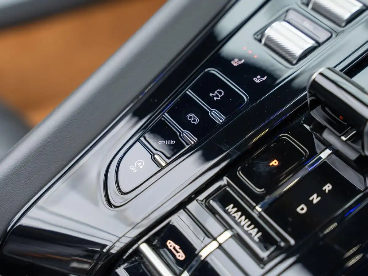 2024-aston-martin-db12-40-v8-auto-euro-6-ss-2dr-big-17