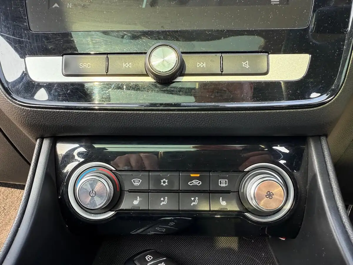 2021-mg-zs-suv-e-exclusive-ev-big-36