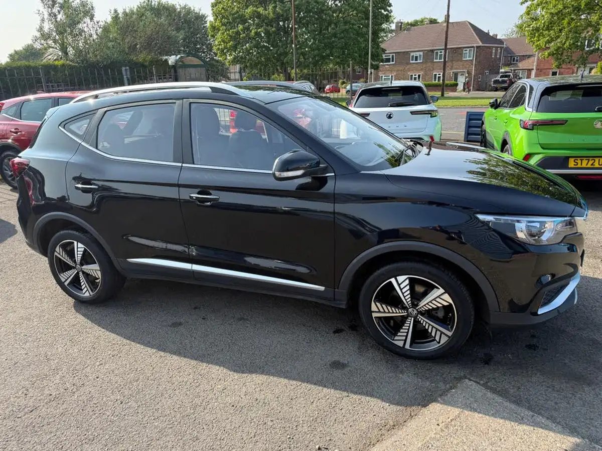 2021-mg-zs-suv-e-exclusive-ev-big-2