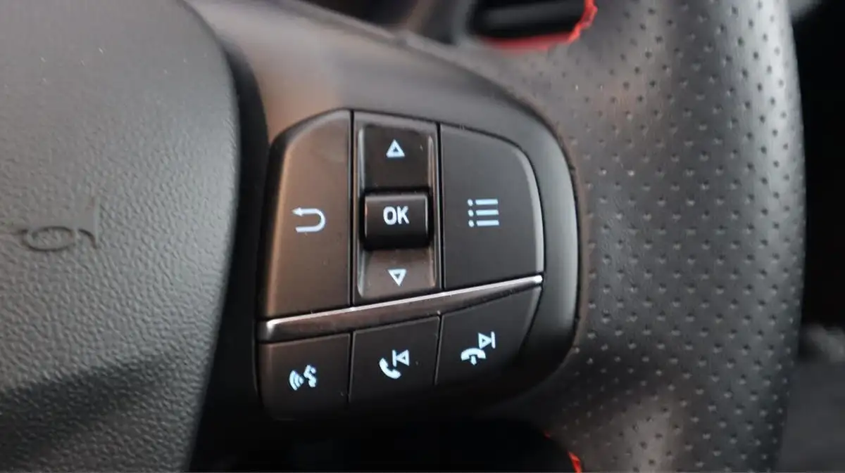 2022-ford-fiesta-10t-st-line-vignale-155ps-hybrid-mhev-5d-big-24