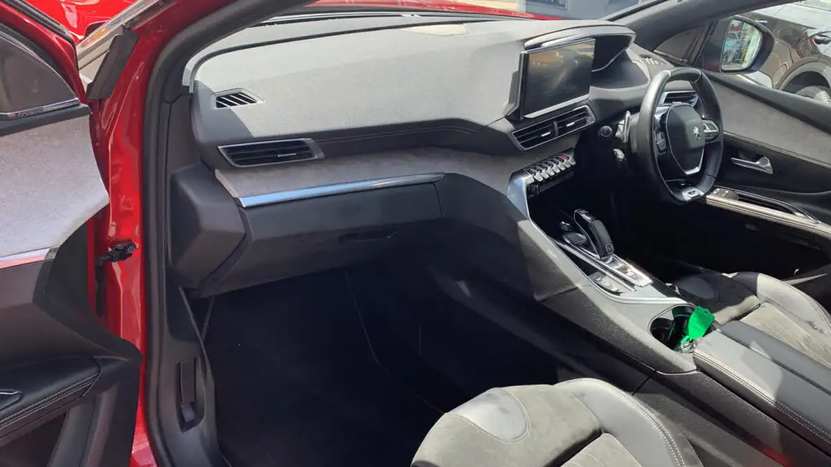 2022-peugeot-5008-suv-12-puretech-gt-premium-big-11
