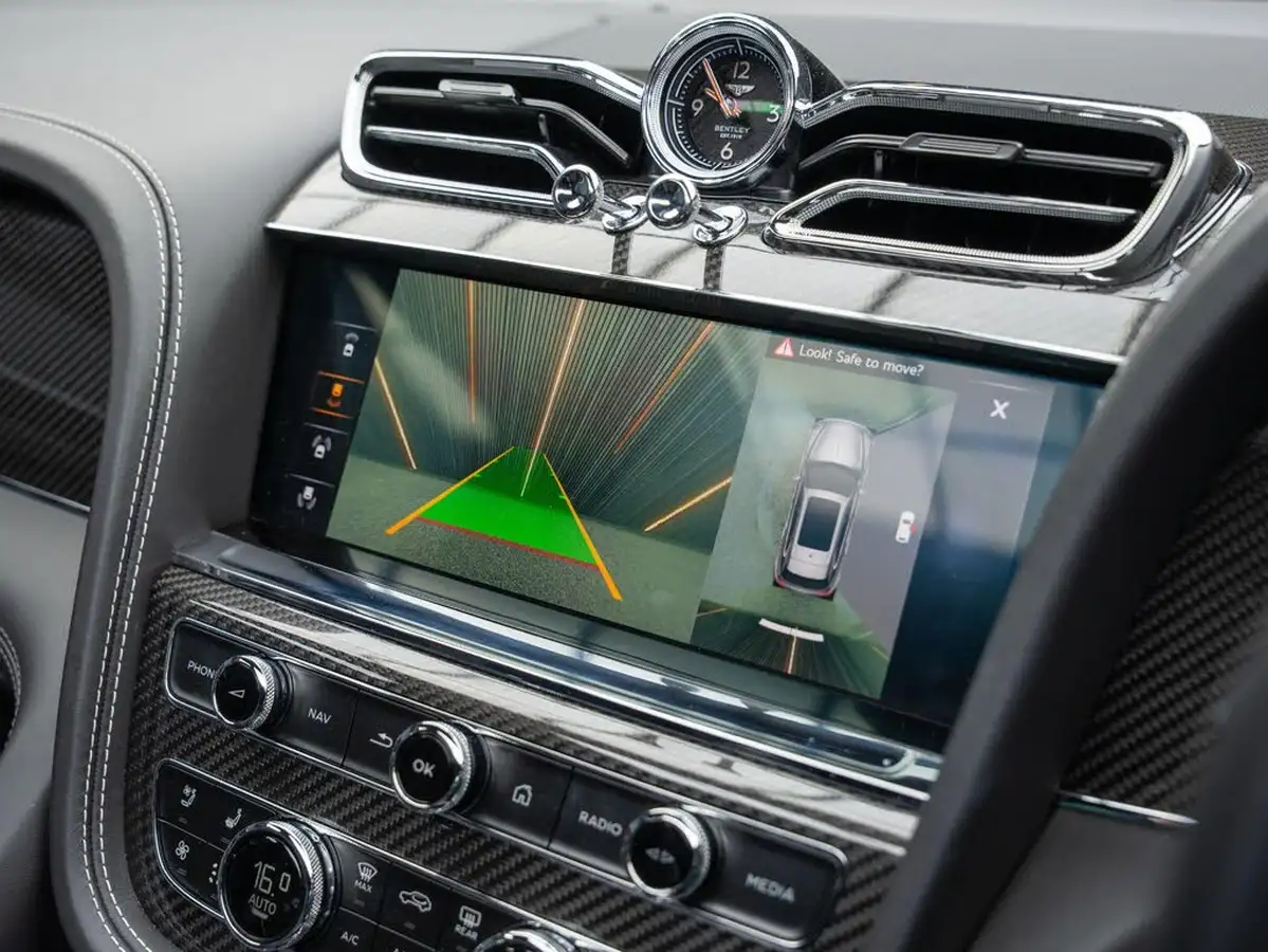 2019-bentley-bentayga-40-v8-big-9