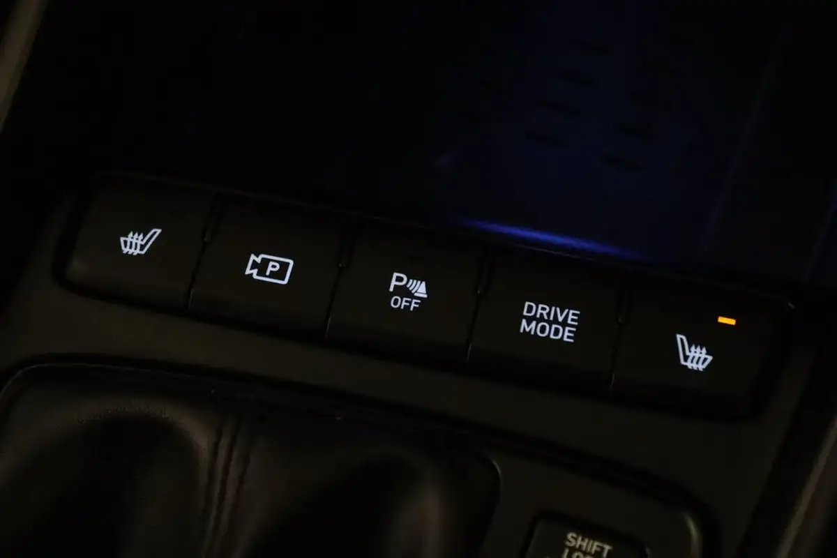 2023-hyundai-bayon-10-t-gdi-premium-100ps-dct-big-35