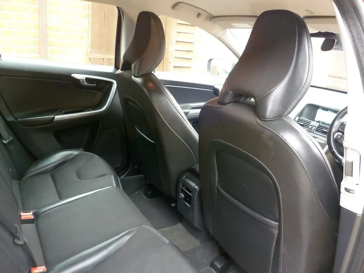 2016-volvo-xc60-20td-d4-se-nav-geartronic-big-14