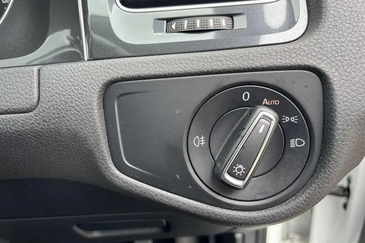 2019-volkswagen-golf-e-e-golf-big-29