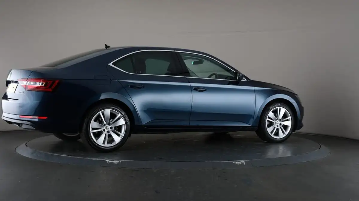 2019-skoda-superb-20tdi-se-l-executive-150ps-hatchback-big-64