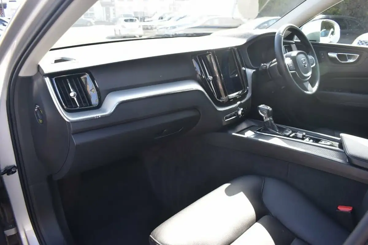 2017-volvo-xc60-20td-d4-momentum-geartronic-big-13