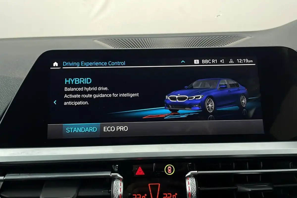 2020-bmw-3-series-20-330e-sport-pro-saloon-4d-big-24