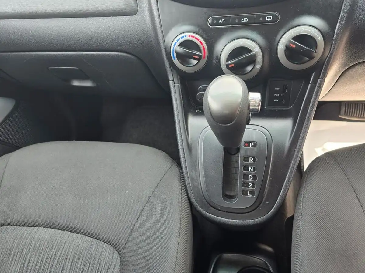 2013-hyundai-i10-12-active-auto-big-14