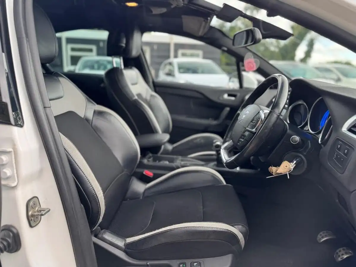 2013-citroen-ds4-16td-dstyle-big-9