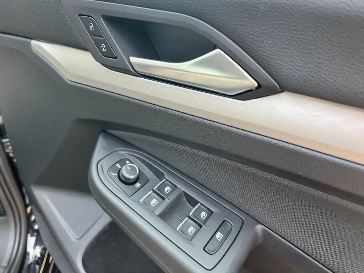 2021-volkswagen-golf-15-tsi-life-130ps-hatchback-big-23