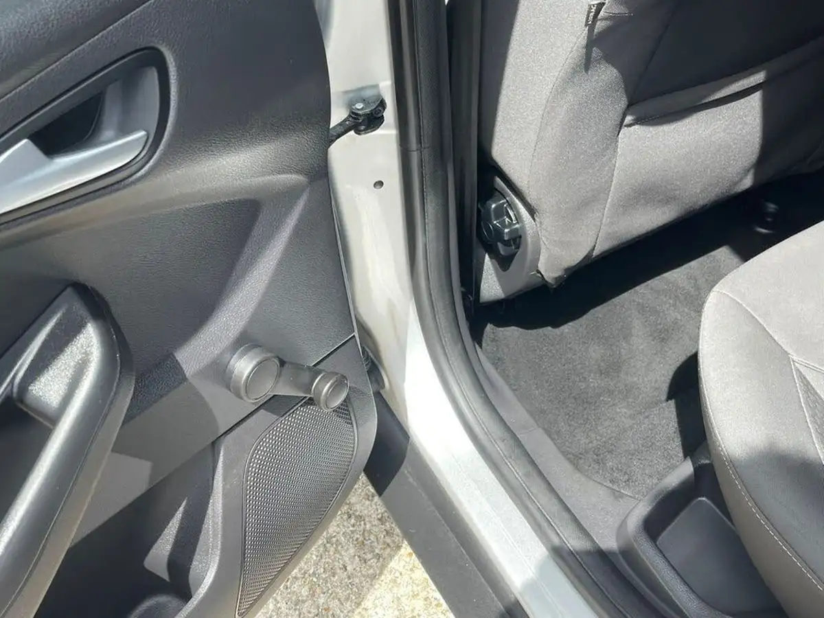2015-ford-focus-10-zetec-t-125ps-hatchback-big-45