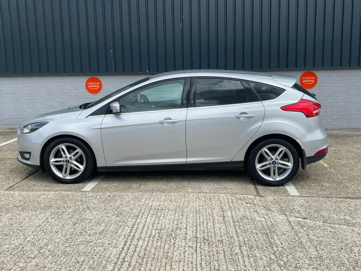 2015-ford-focus-10-zetec-t-125ps-hatchback-big-73